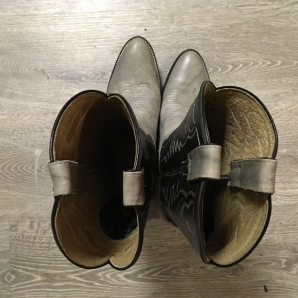 Stylish Black and Gray Heeled Boots - Picture 3 of 5